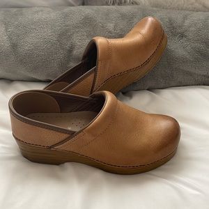 Dansko honey wheat clogs